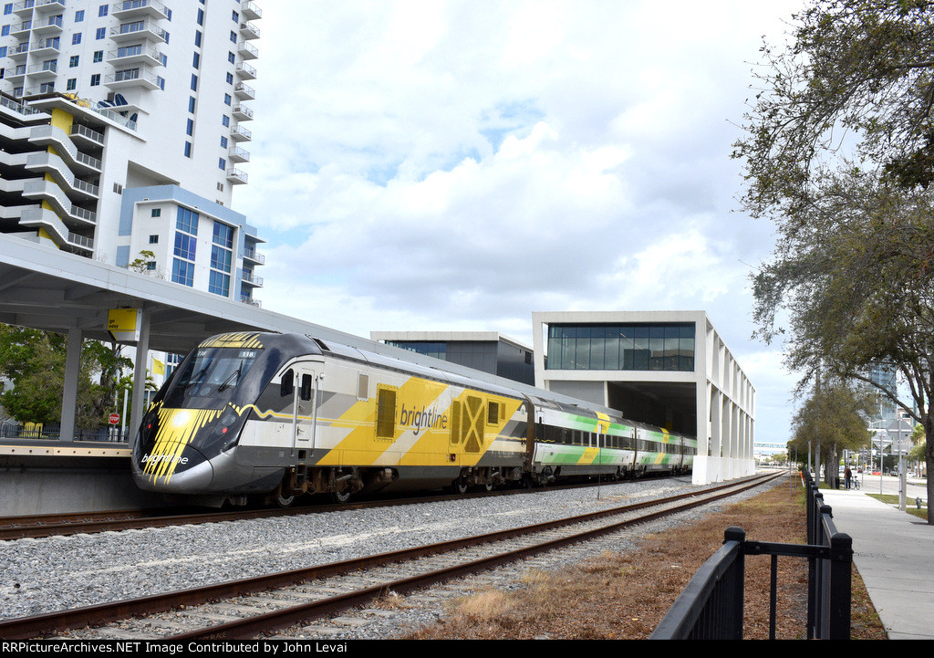 Brightline discharging and receiving passengers in Downtown WPB